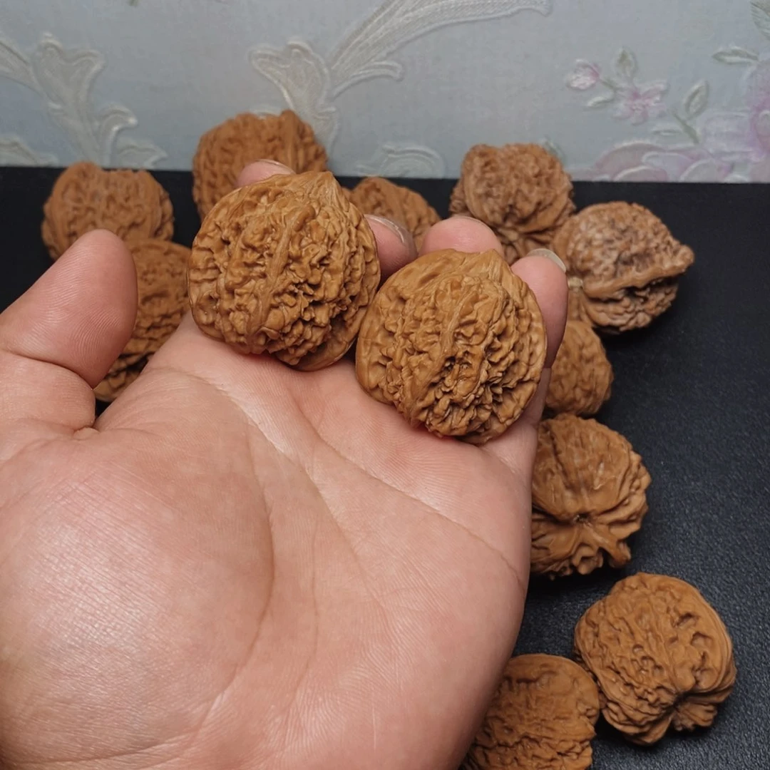 文玩核桃把件红皮满天星