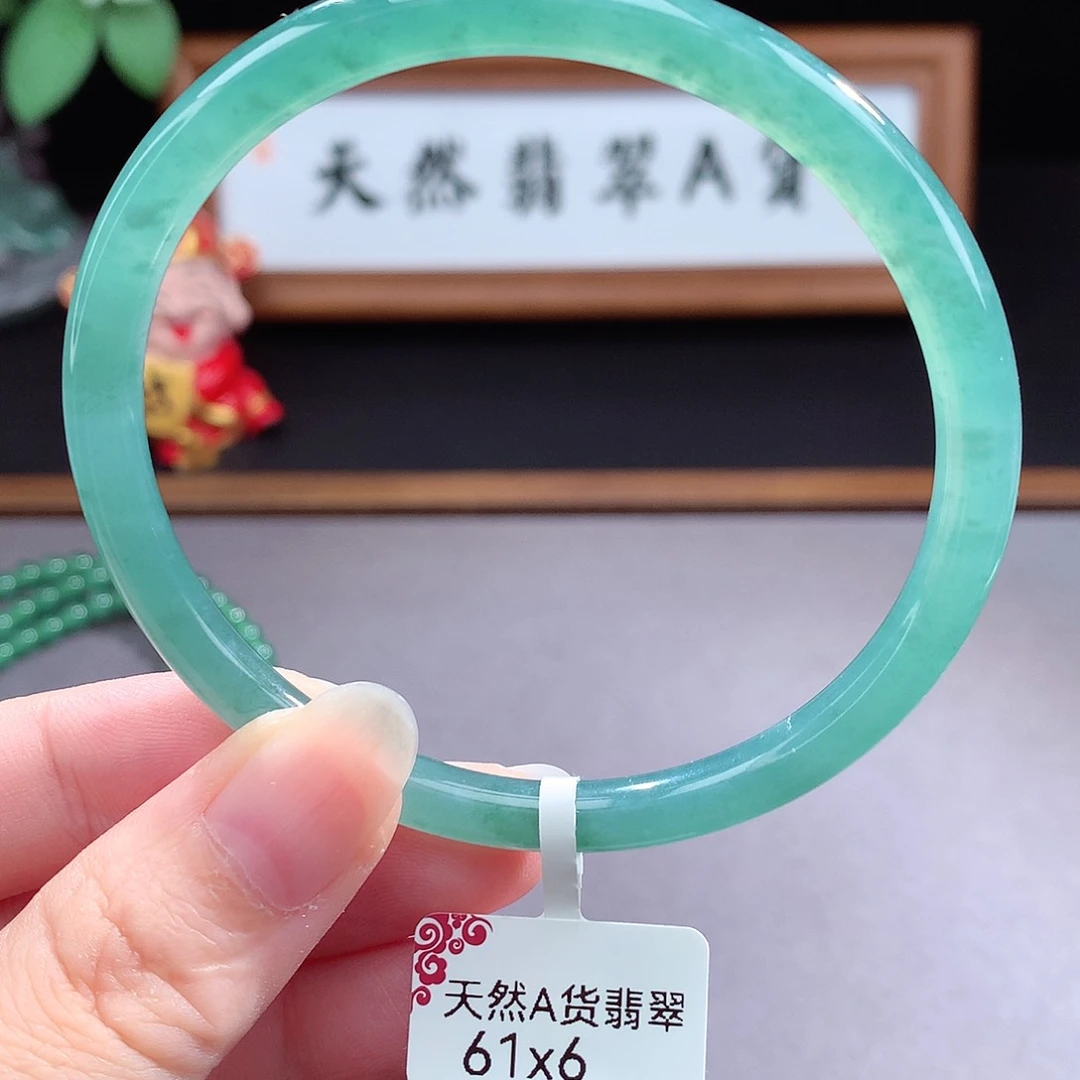 未镶嵌手镯（圆镯）翡翠