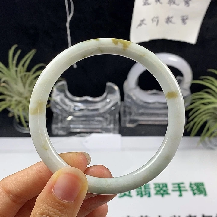 翡翠未镶嵌手镯58号。 57.8圈