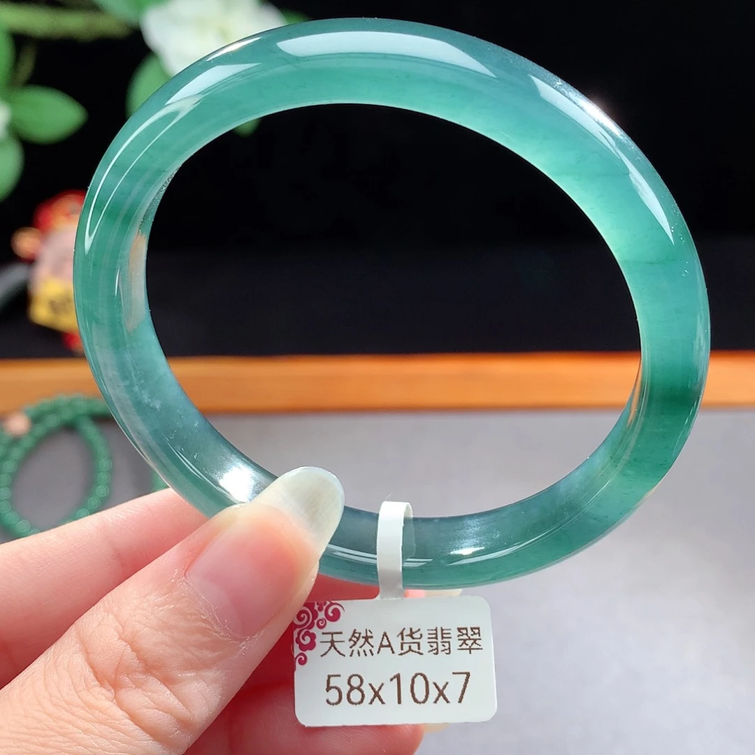 未镶嵌手镯（圆镯）翡翠