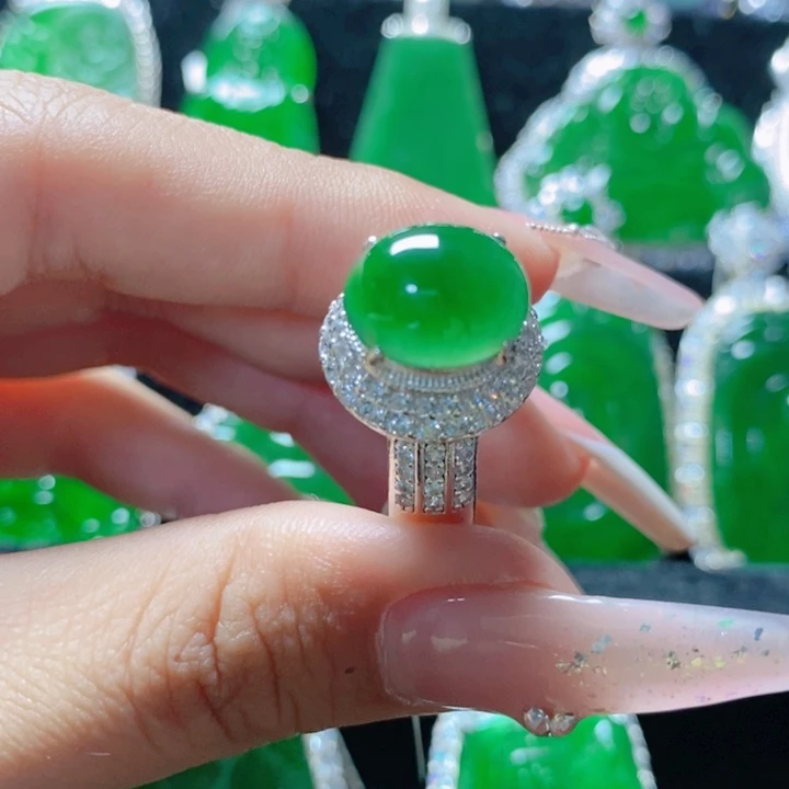 翡翠颈饰未镶嵌18。