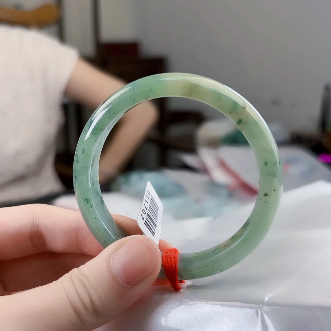 翡翠手镯未镶嵌天然缅甸A货翡翠手镯