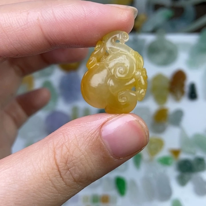 定制翡翠未镶嵌如意