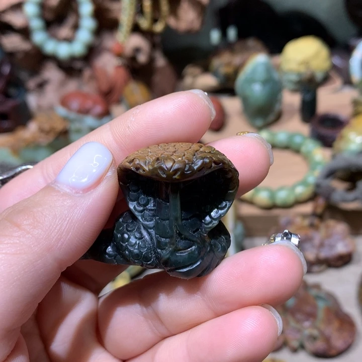 未镶嵌岫岩河磨玉（透闪石质玉）把件