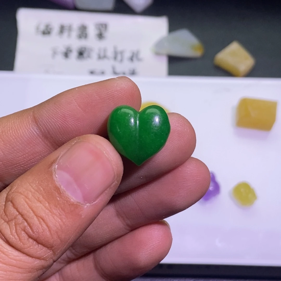 翡翠未镶嵌颈饰吊坠