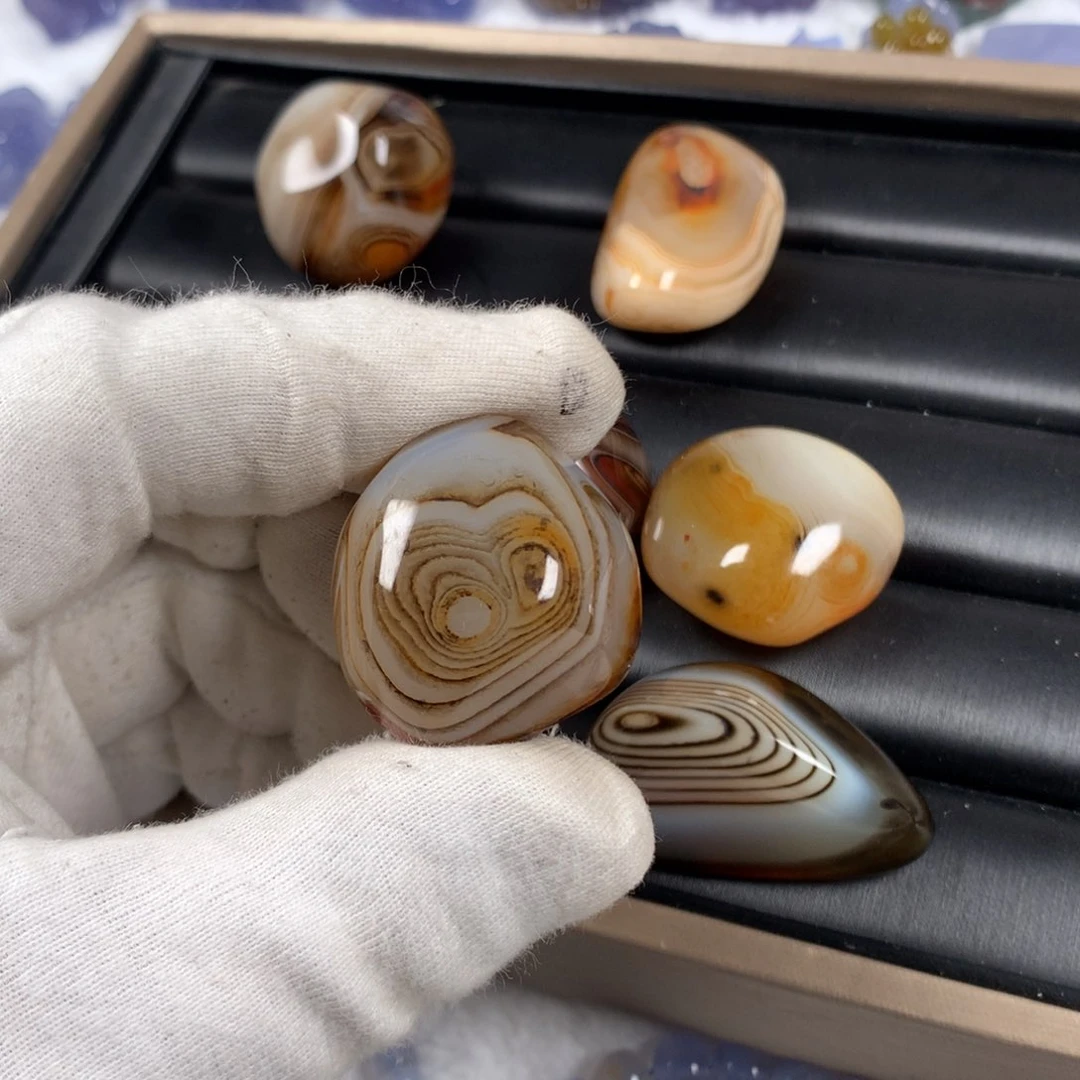 玛瑙吊坠未镶嵌狮*?缠丝玛瑙吊坠