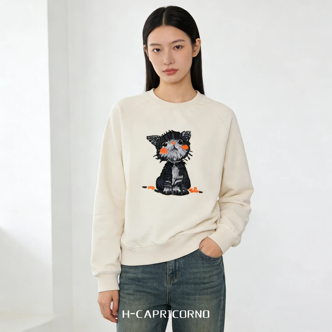 H-CAPRICORNO精致刺绣趣味淘气小猫软糯棉圆领长袖套头上衣卫衣