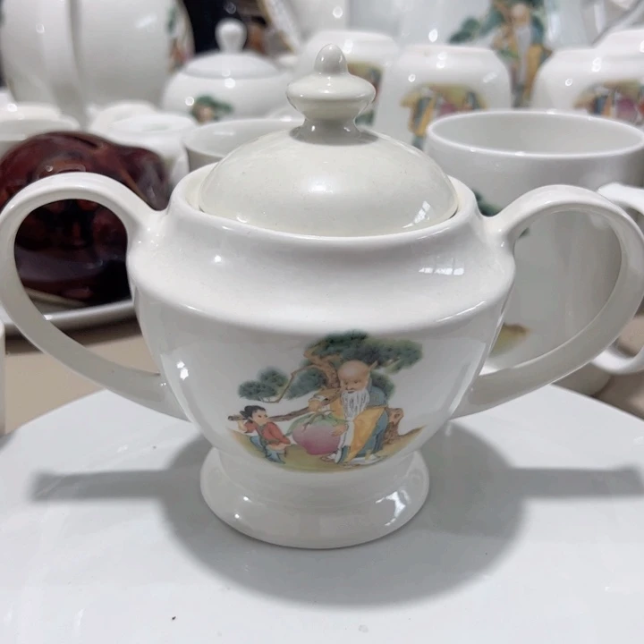 瓷片陶瓷制品罐口失圆，盖有色差