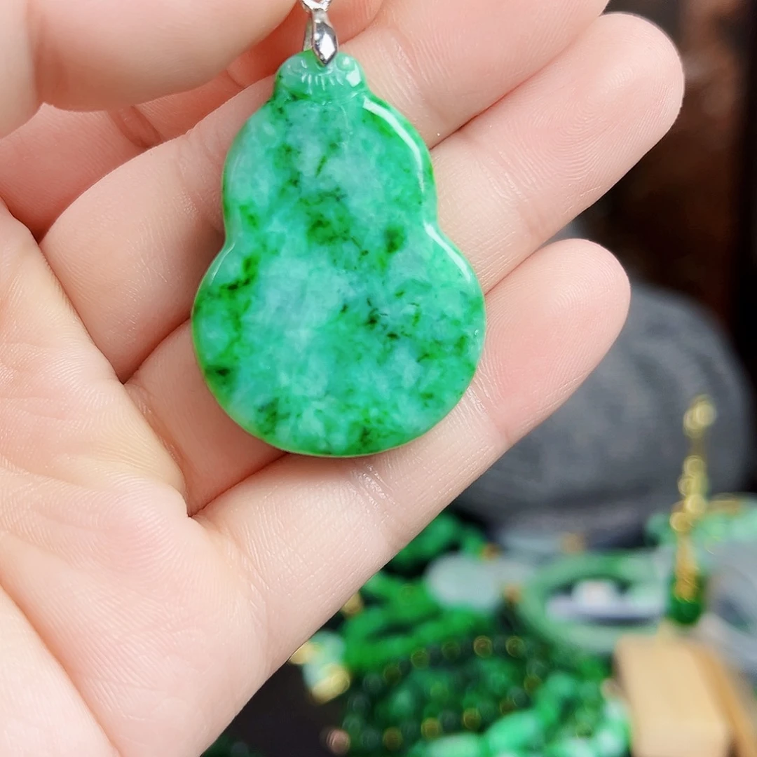 翡翠颈饰未镶嵌吊坠