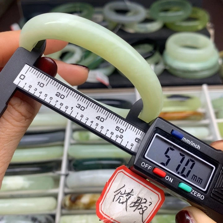 蛇纹石玉未镶嵌手镯675