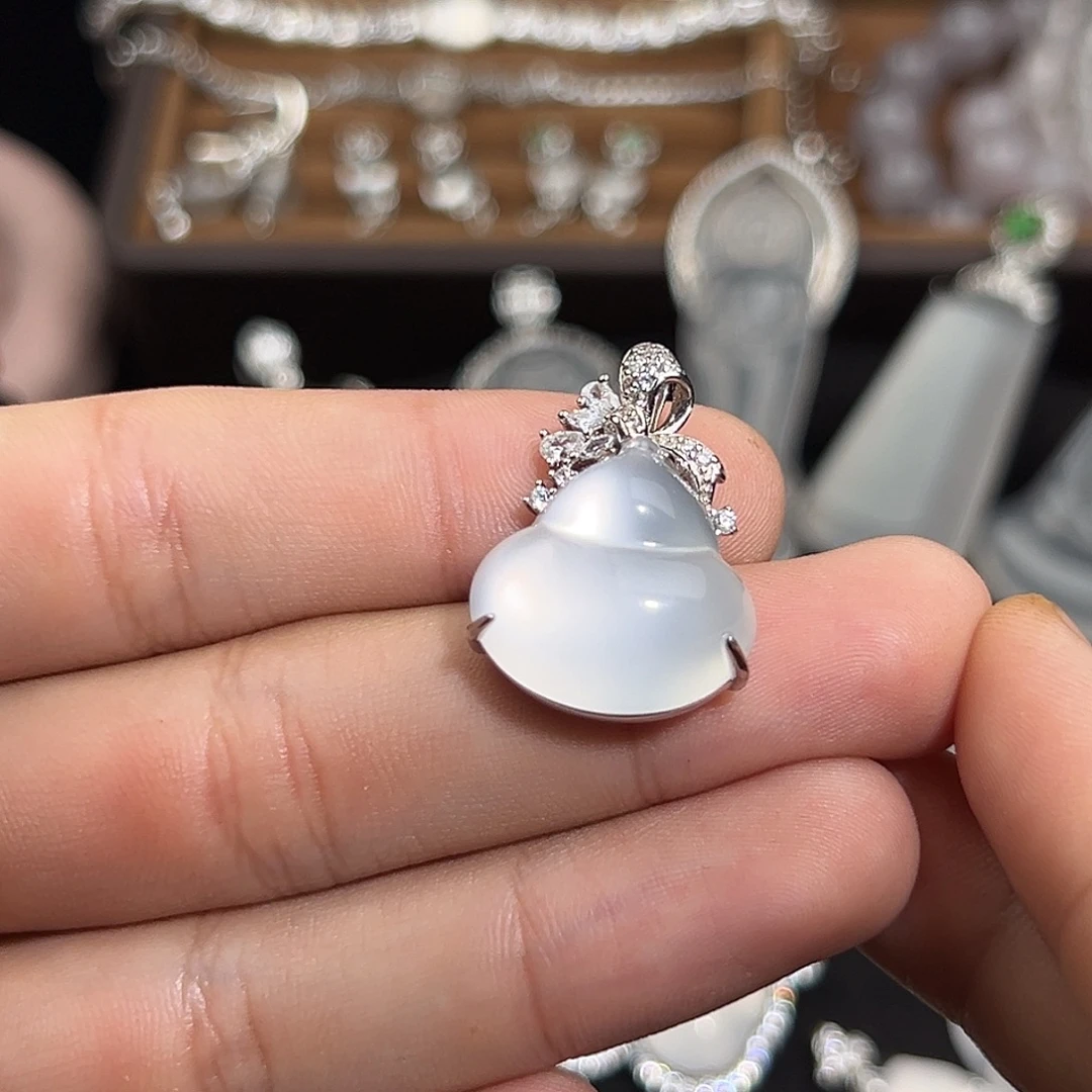 石英质玉银S925镀金镶嵌吊坠(赠链)茅台白葫芦