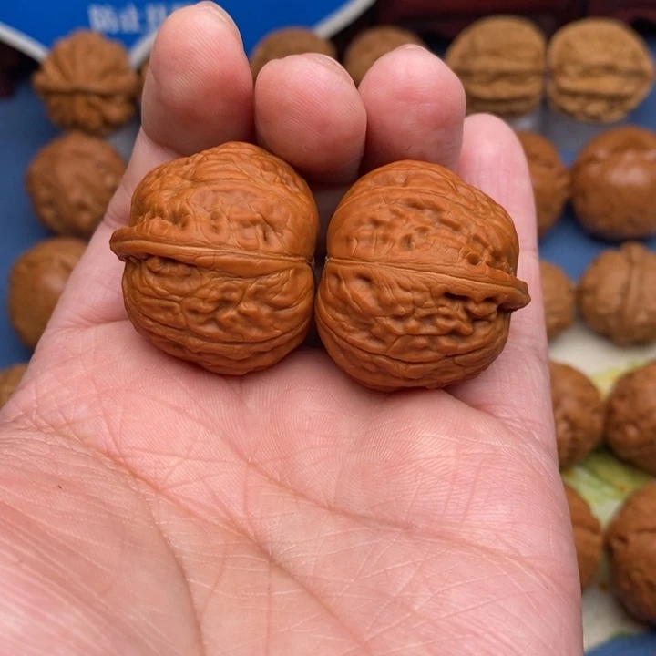 文玩核桃把件逄树皮球