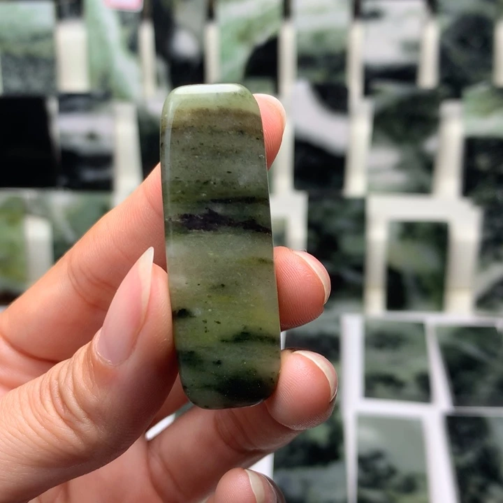 独山玉颈饰未镶嵌