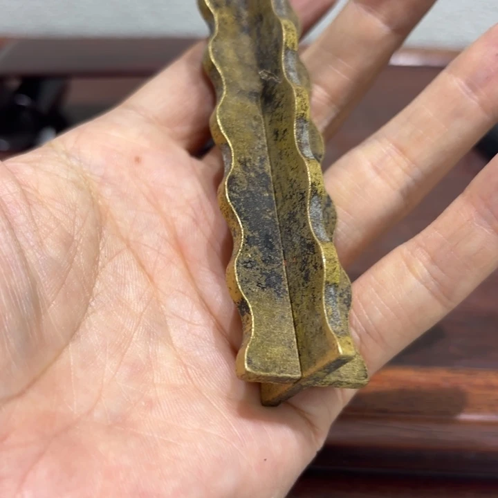 白***人精美的铜器摆件……