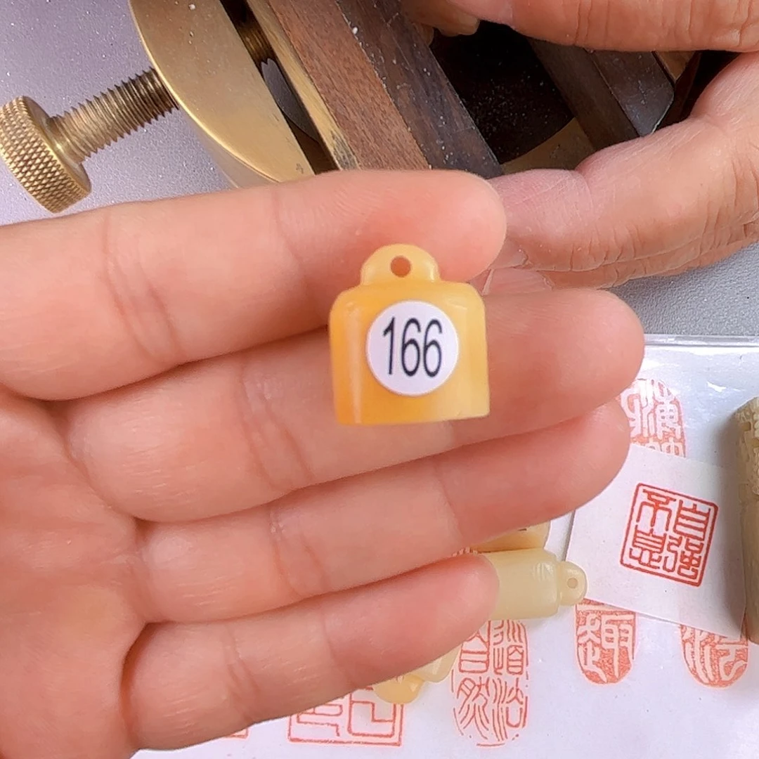 寿山石印石老挝石166号1.7x1.3厘米