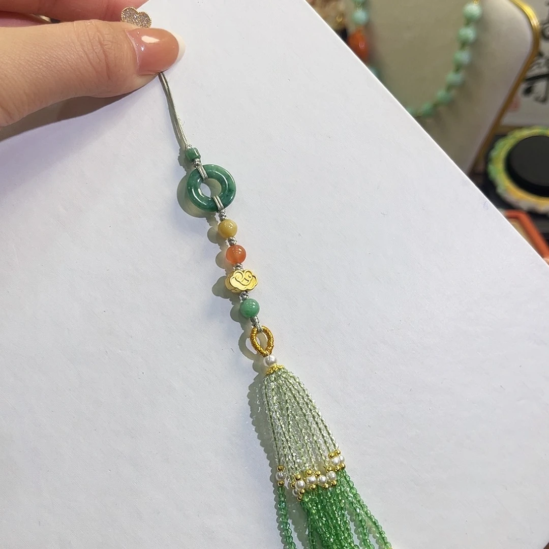 翡翠未镶嵌颈饰炸