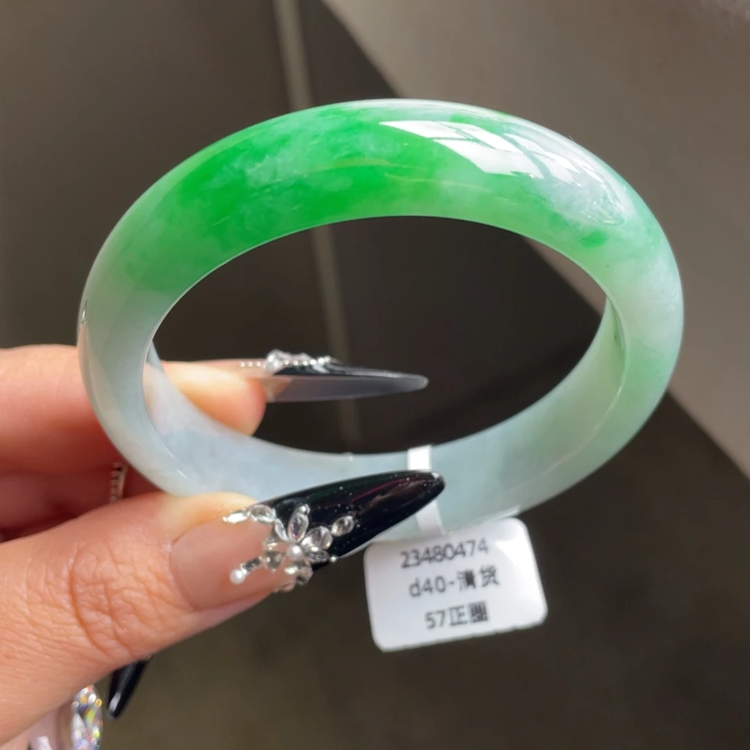 翡翠未镶嵌手镯【清货亏出】辣阳绿白底青正圈手镯