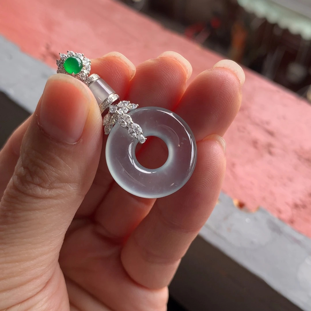 翡翠颈饰18K金镶嵌天然缅甸翡翠吊坠