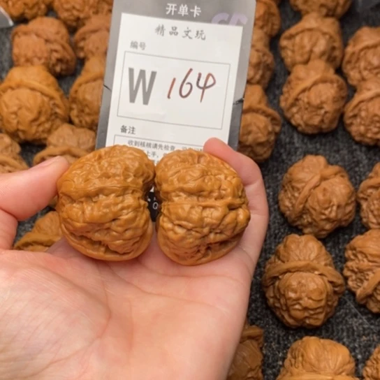 吊坠桃核w****?我是第一百40