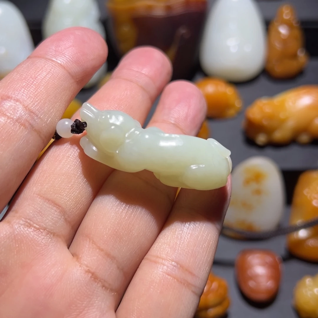 人***醒和田玉未镶嵌颈饰