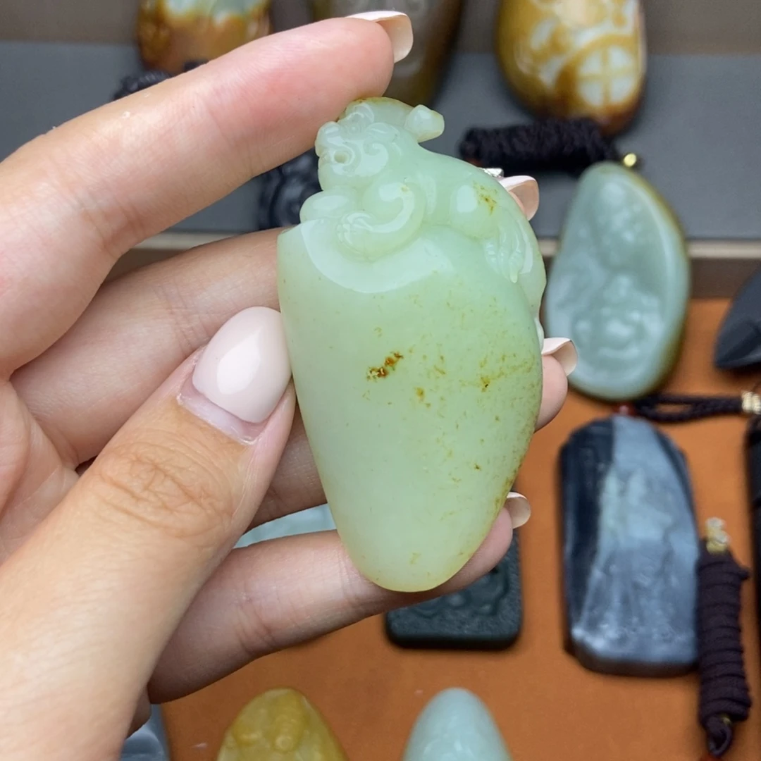 和田玉未镶嵌颈饰