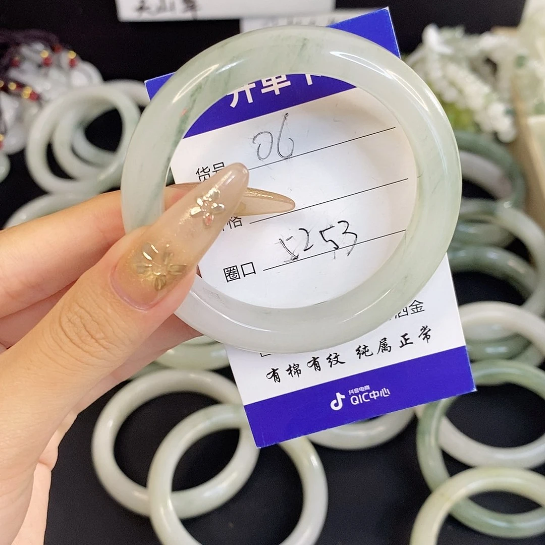 未镶嵌手镯石英质玉