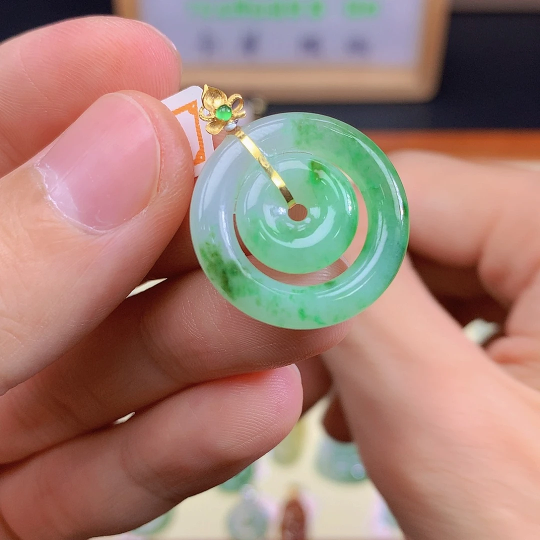 颈饰18K金镶嵌翡翠翡翠