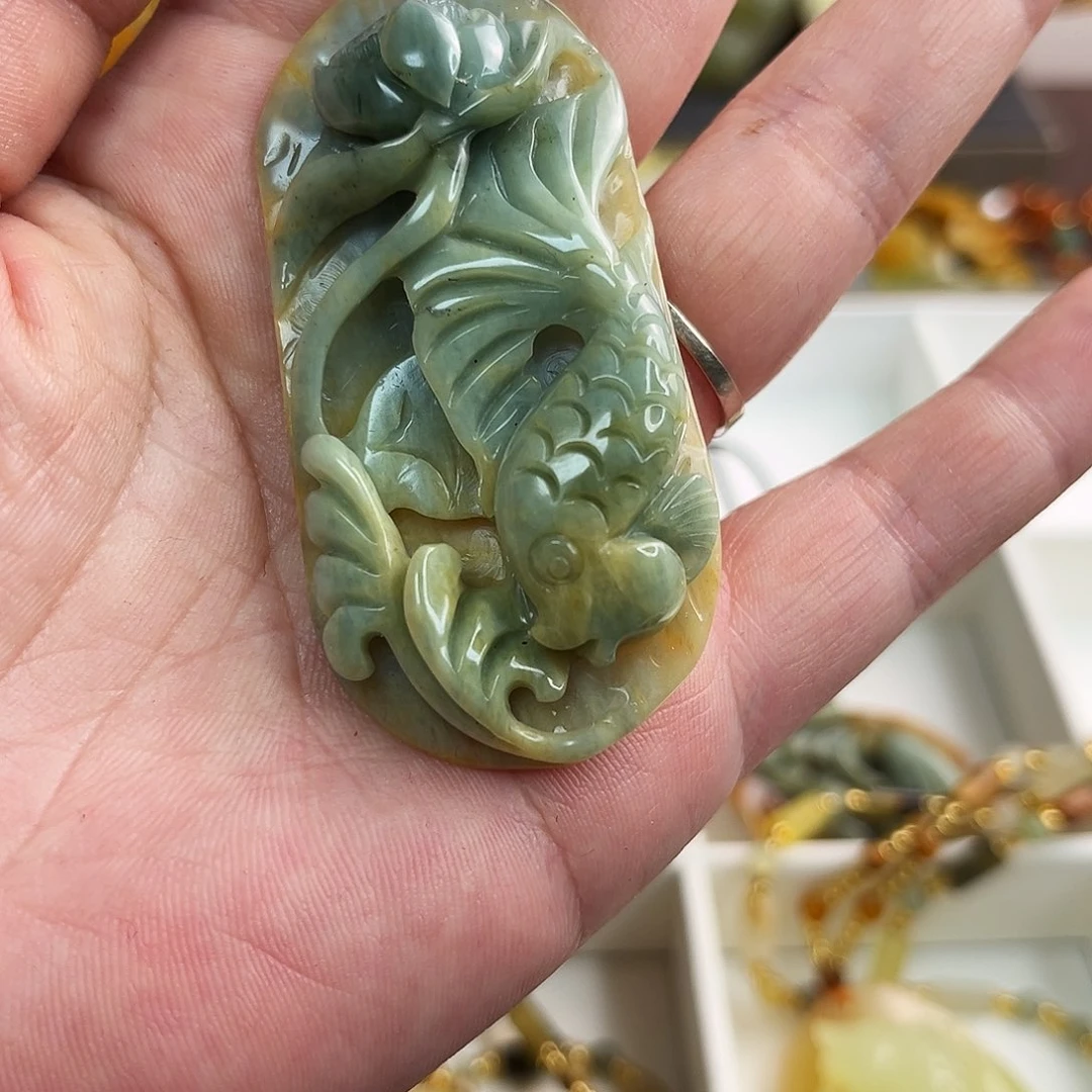 蛇纹石玉颈饰未镶嵌