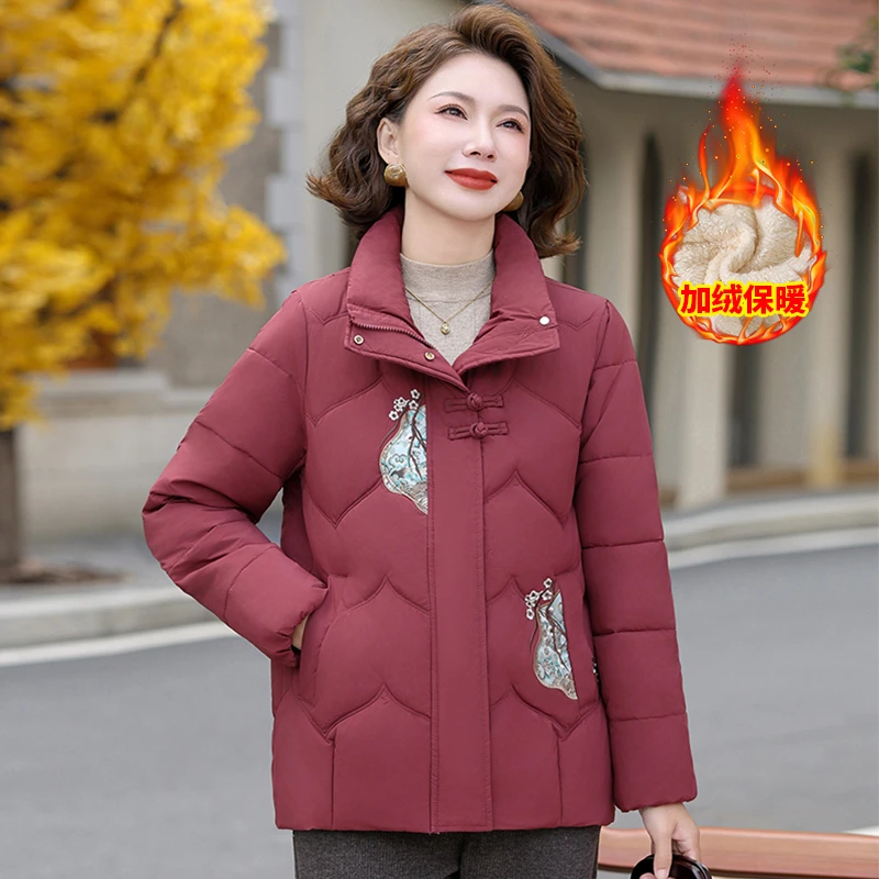 中老年人女妈妈装冬季新款绣花保暖加厚绒本命年奶奶棉服洋气外套