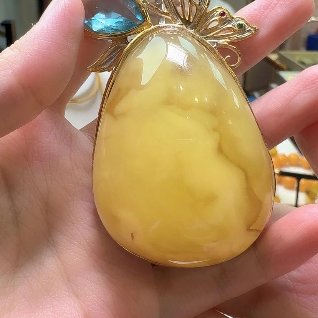 琥珀未镶嵌颈饰吊坠