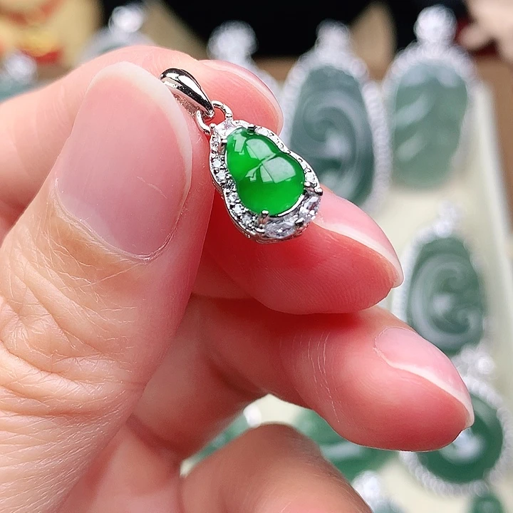 颈饰未镶嵌翡翠吊坠