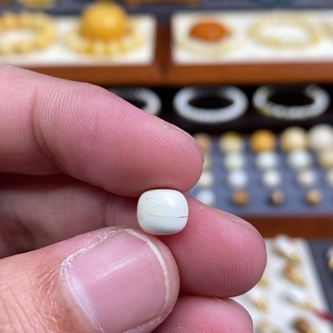 蜜蜡未镶嵌裸石配饰尺寸8.2