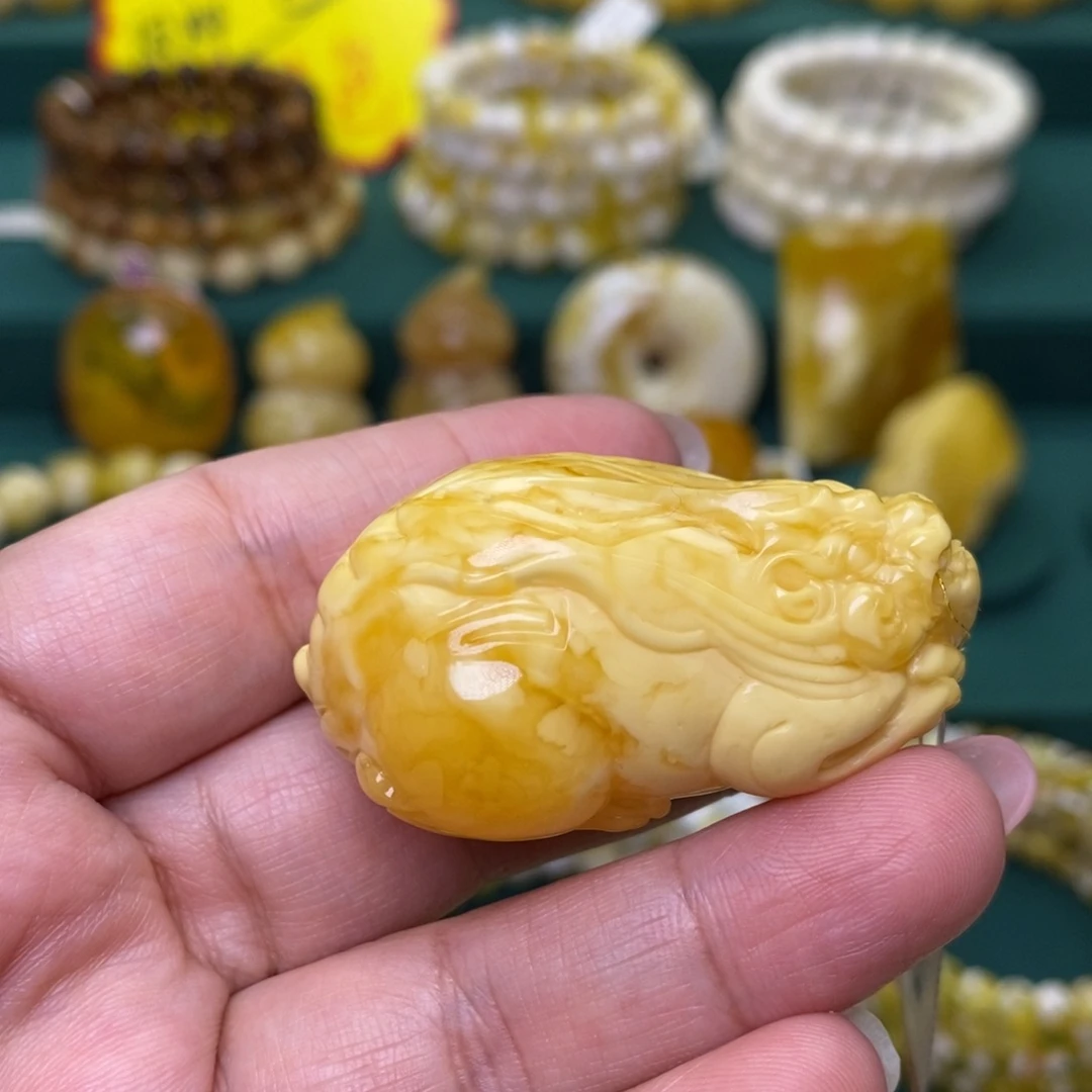 蜜蜡未镶嵌裸石貔貅