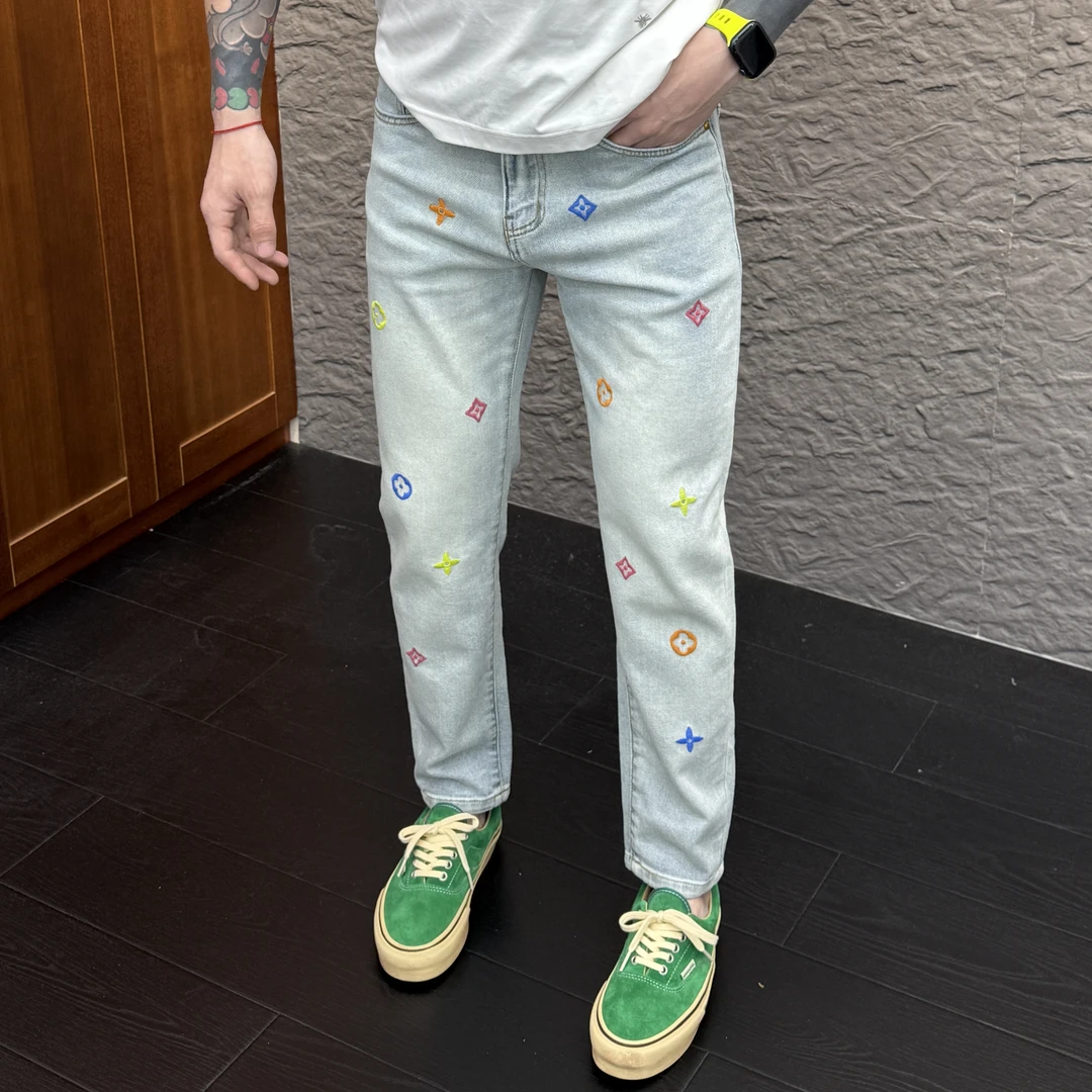 2025春季新款时尚休闲百搭浅色彩色刺绣男士小脚薄款牛仔裤6029