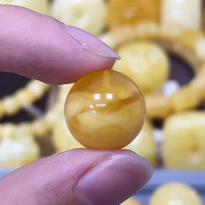 琥珀未镶嵌裸石14.6mm 瑕