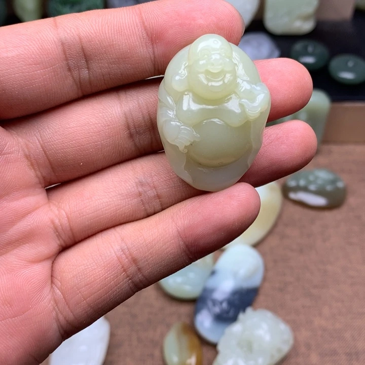 麦***菜和田玉（糖玉）未镶嵌颈饰