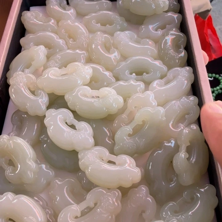 和田玉未镶嵌颈饰小陈36锁多样性发一件