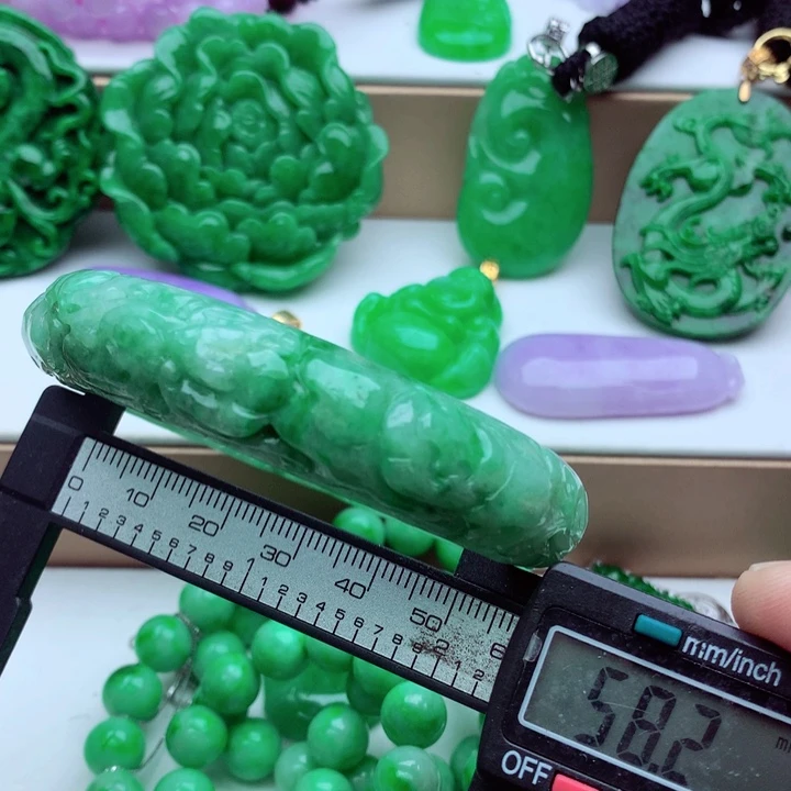 翡翠未镶嵌手镯…．