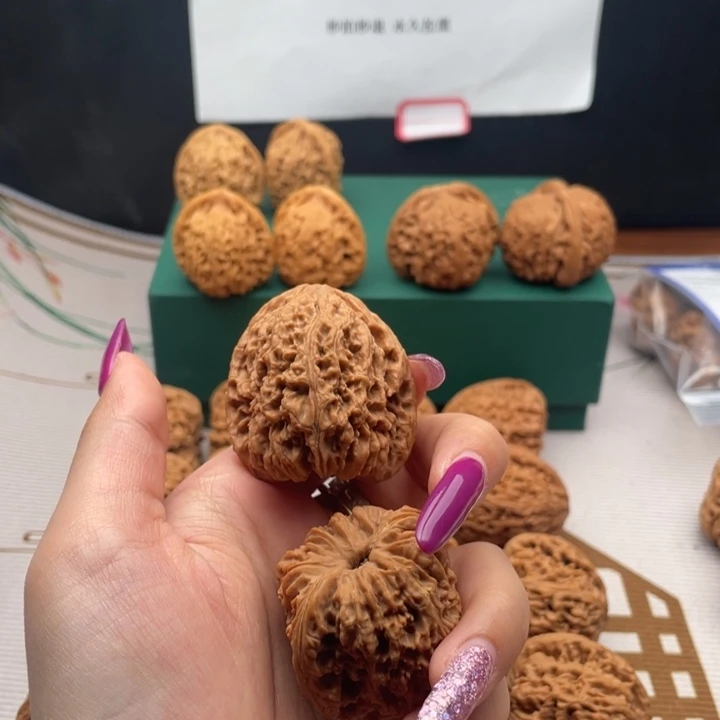 尚***品吊坠文玩核桃南疆