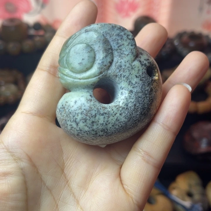 未镶嵌岫岩河磨玉（透闪石质玉）把件