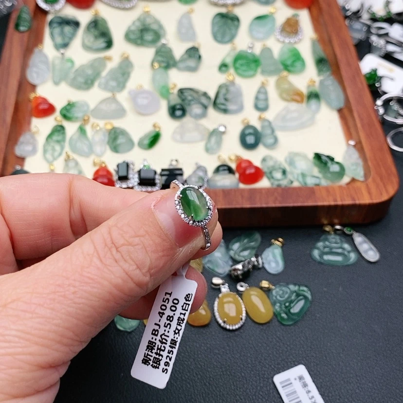 【闪购商品】翡翠戒指银S925镶嵌是***姐戒指