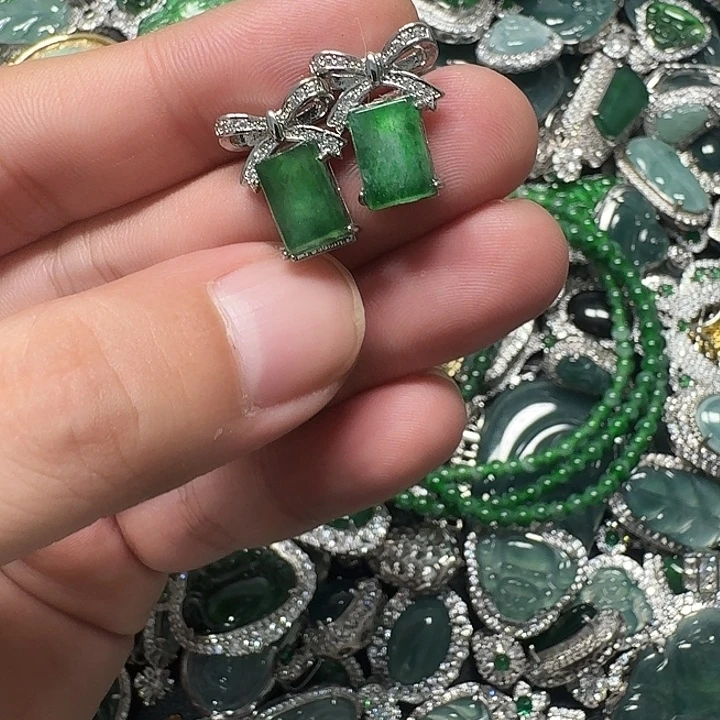 翡翠未镶嵌颈饰天然A货翡翠放漏