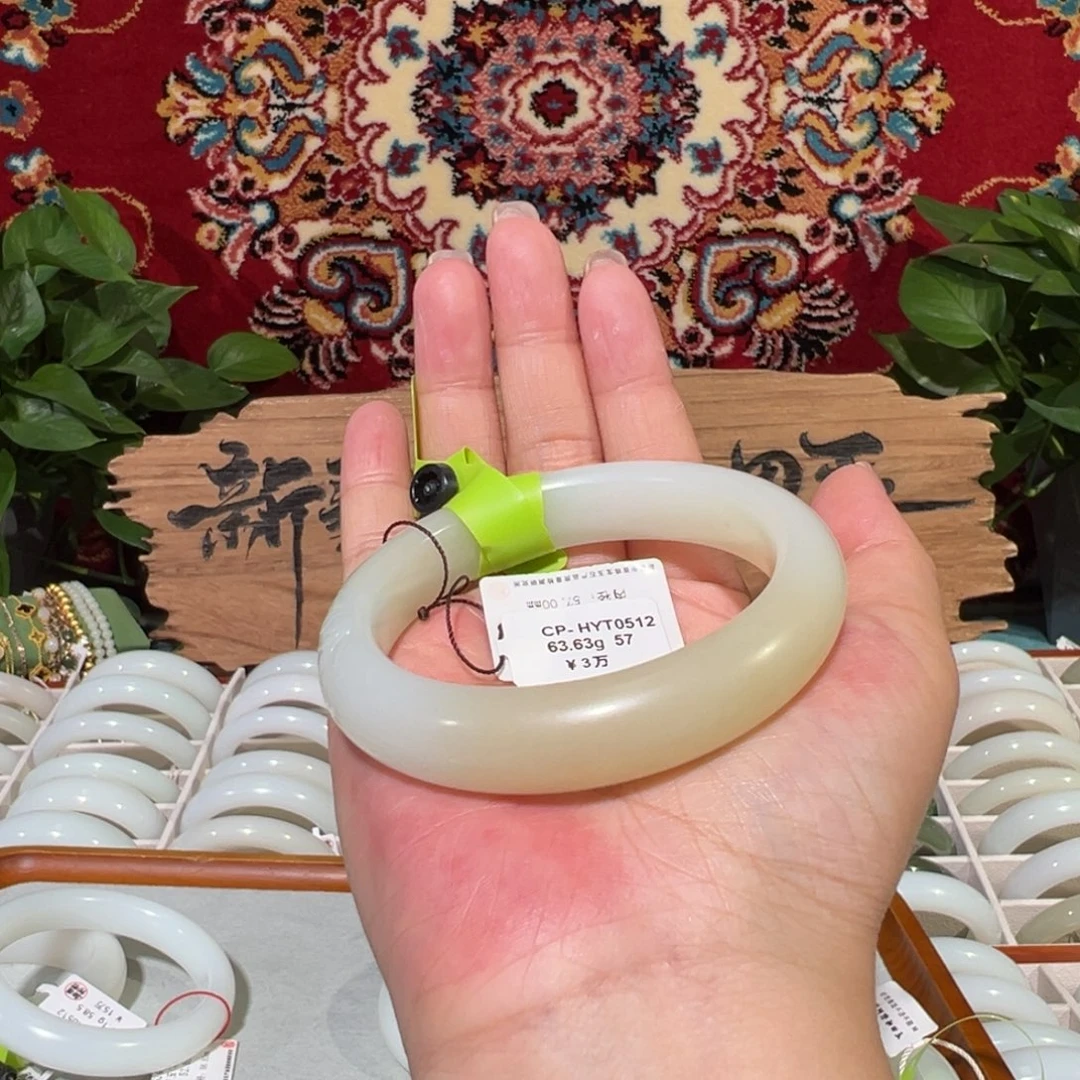 未镶嵌手镯和田玉（糖玉）纯天然糖白和田玉雕刻镯