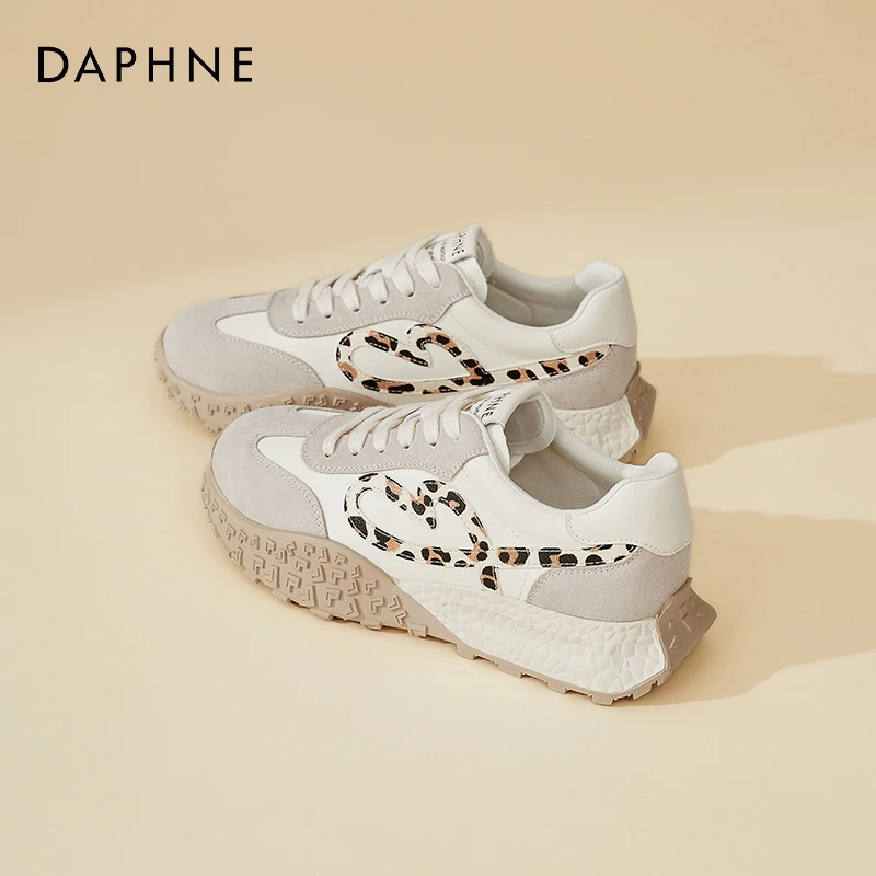 达芙妮轻便厚底休闲鞋女2026新款豹纹百搭增高网红德训鞋阿甘鞋子