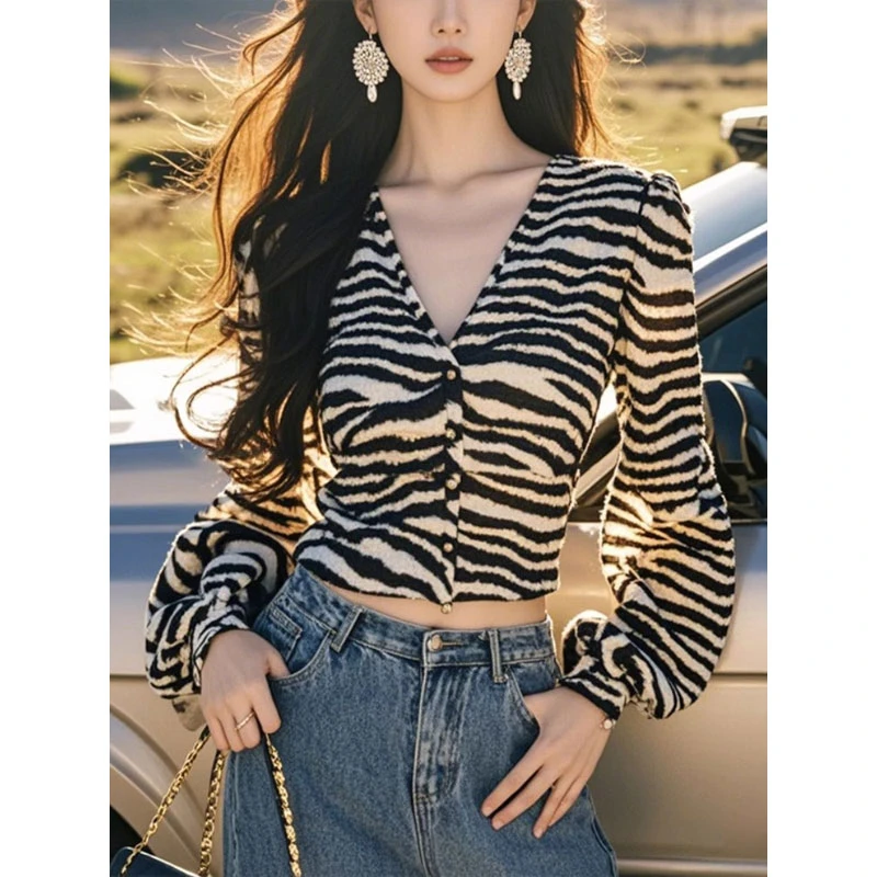 春秋独特别致斑马纹v领长袖衬衫女设计感小众甜辣妹短款绝美上衣