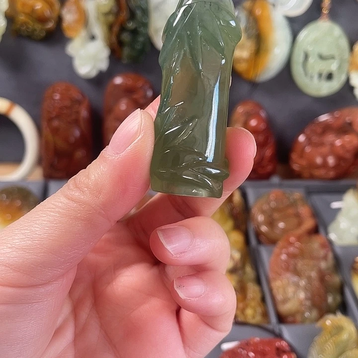 蛇纹石玉未镶嵌挂件