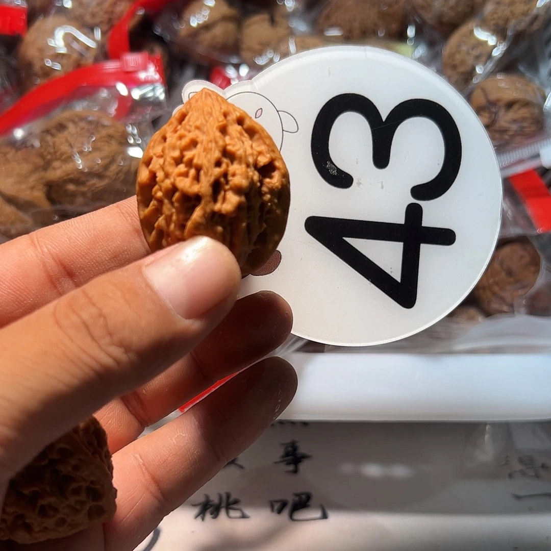 *****文玩核桃，白色43号