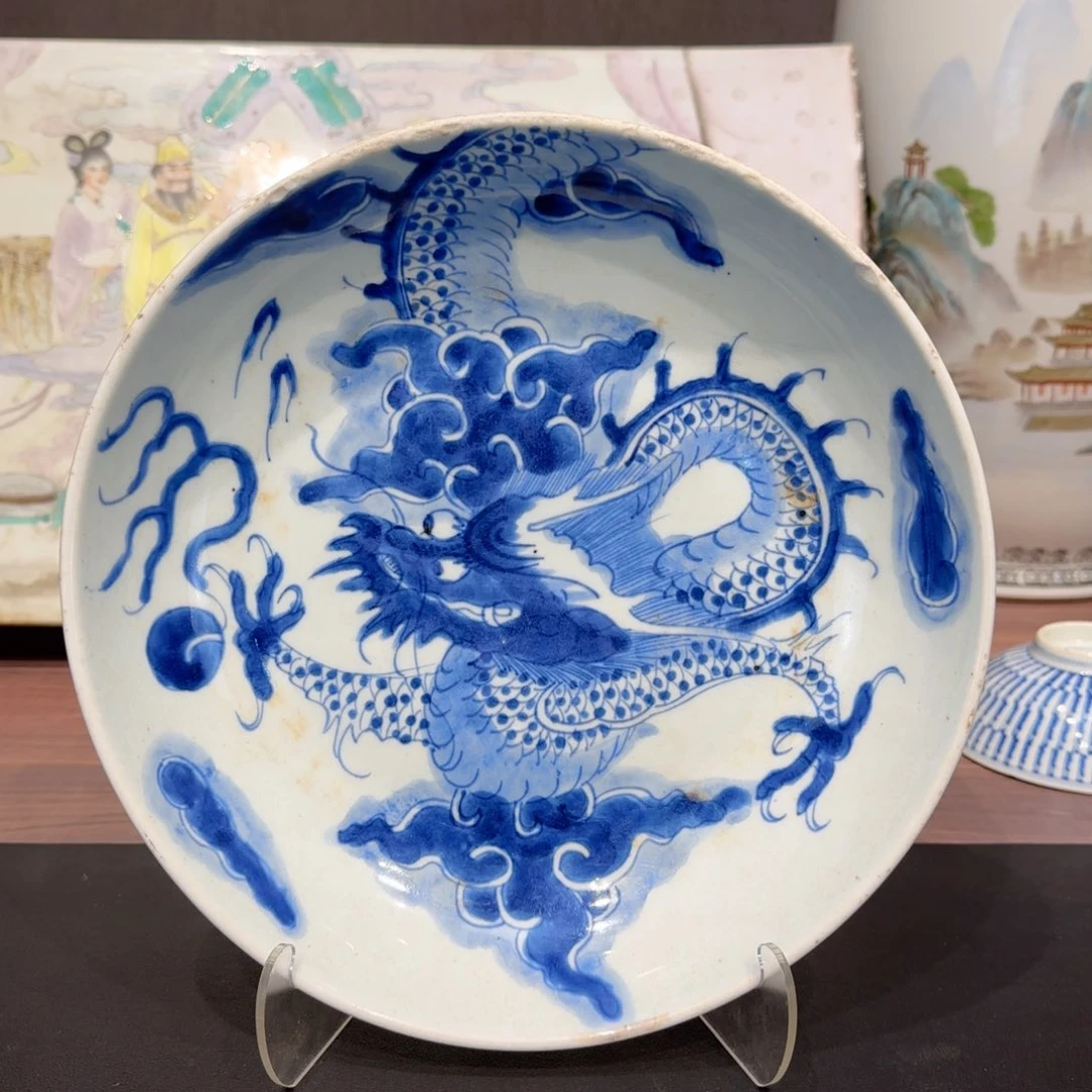 青花过墙龙纹大盘