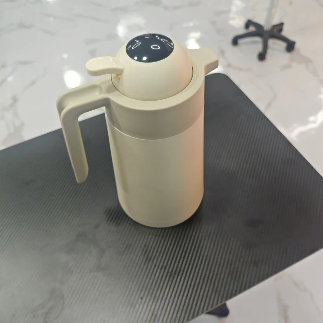 [颜色随机]便携大容量保温壶