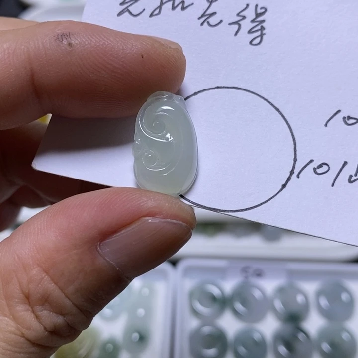 吊坠(不含链)未镶嵌翡翠